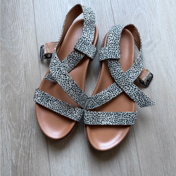 Universal Thread Sandals - Picture 1 of 3